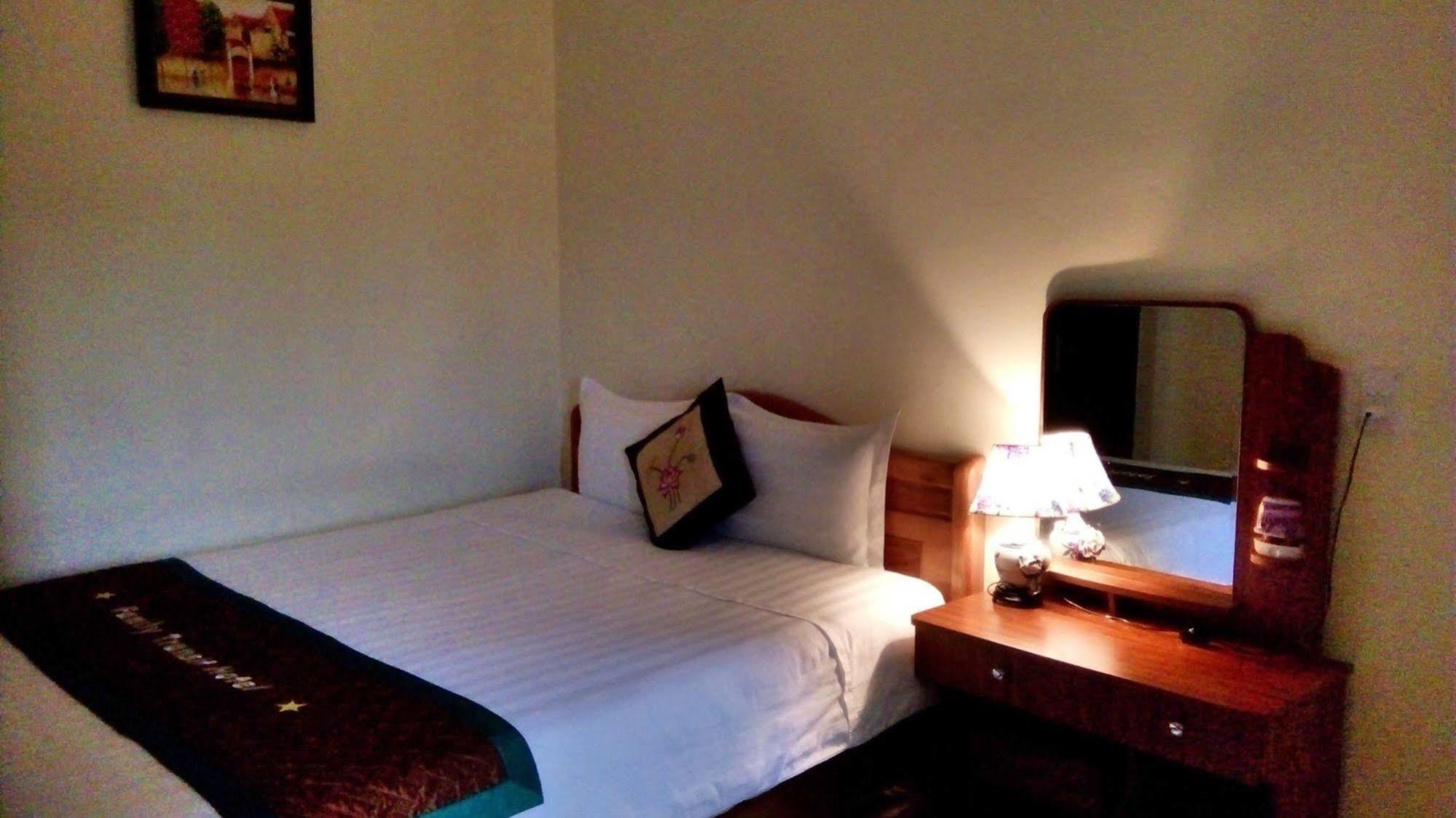 Family Transit Hotel Thach Loi Buitenkant foto